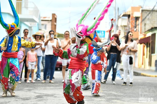 Street art walking tour in Santiago (art walk) - Who will enjoy this Santiago experience?