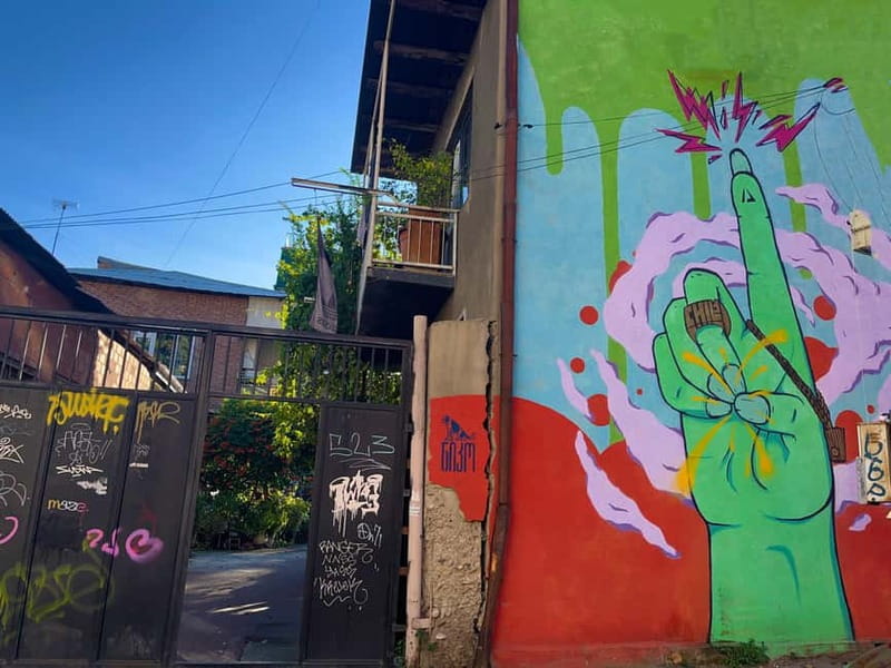 Tbilisi: 100+ Graffiti & Murals, Street Art Guided Tour - Key points at a glance