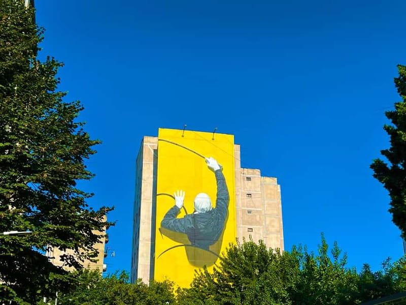 Tbilisi: Soviet Suburbs and Murals Exhibition Guided Tour - Why Tbilisi’s Soviet blocks make good art walls