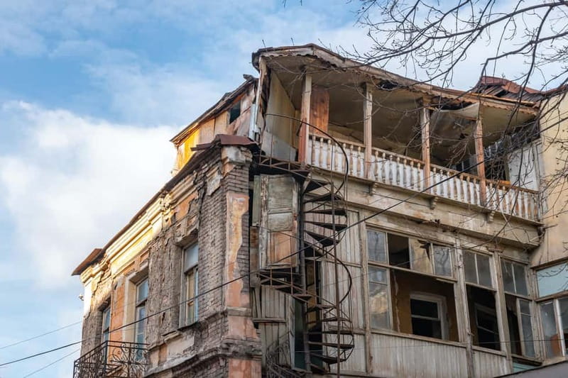 Tbilisi: Street Art & Dezerter Bazaar Tour w/ Tastings - A secret stop and the everyday city
