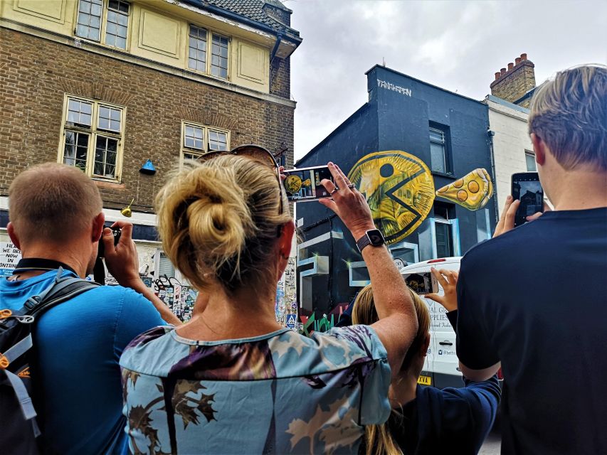 The Original London Street Art Tour (French) - From Spitalfields toward Brick Lane
