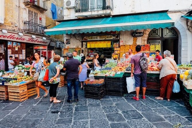 The Spanish Quarters, Street Art and Local Market Tour in Naples - Group size, headsets, and the morning schedule