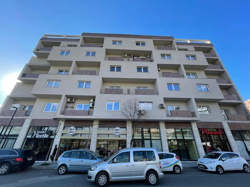 Tirana: Street Art & Modern Architecture Walking Tour - Key points at a glance