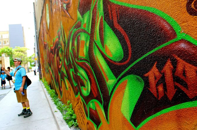 Toronto Graffiti Alley Street Art Walking Tour with an Expert - The debate behind the artwork