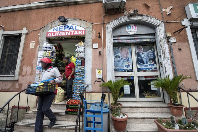 Torpignattara Photo Tour: melting pot, street art and politics - Finding murals that are easy to miss