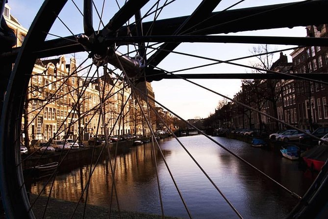 Urban Adventures Amsterdam Bike Tour, Graffiti and Magnet Fishing - A short ride through the Jordaan