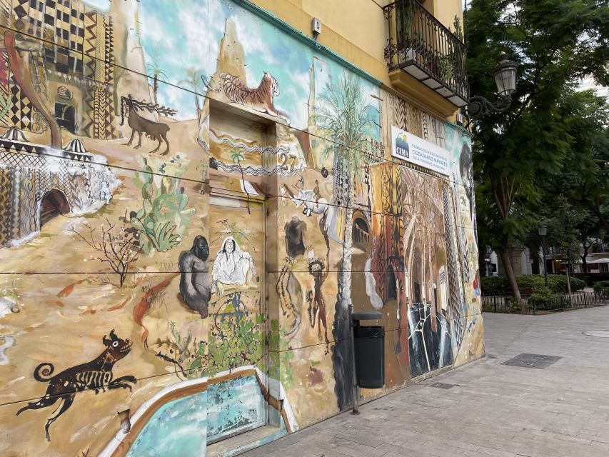Valencia: Street Art Tour on Bicycle, E-Bike or E-Step - Why El Carmen is the right place for a street art tour