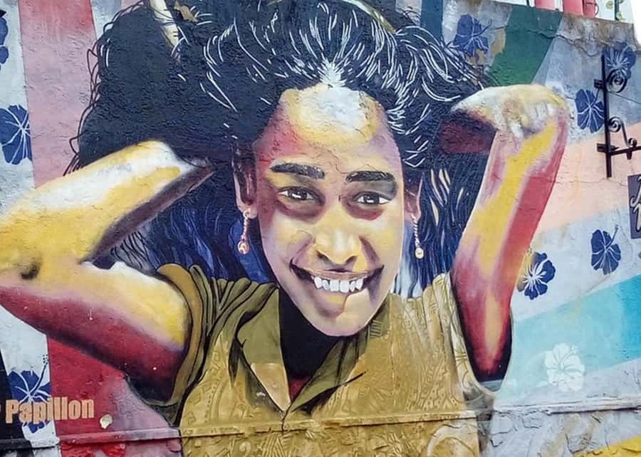 Valparaiso: Street Art, Funiculars and Port City Tour - Pasaje Bavestrello and the Italian influence