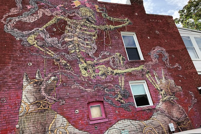 Would I Lie To You? Mural Walks - Why the small group and morning timing matter