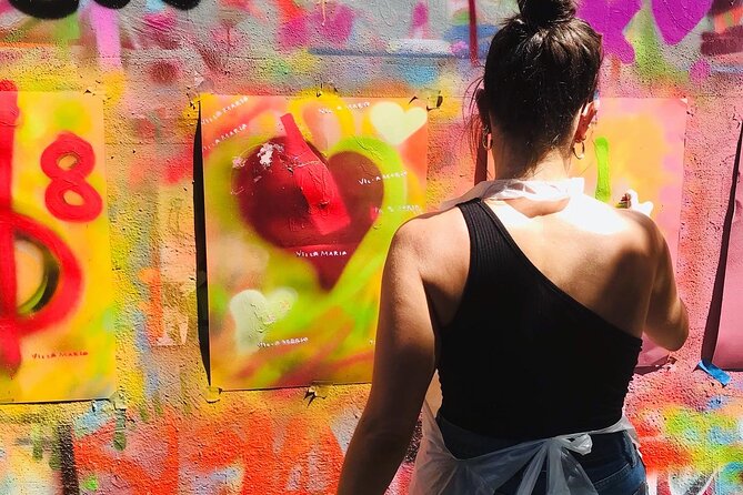 Wynwood Graffiti Experience - Making your own artwork on the large canvas